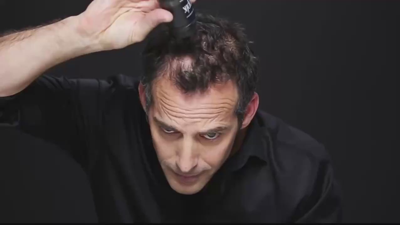 Charger la vidéo : Video by SHVETS production: https://www.pexels.com/video/adult-man-smiling-to-camera-9709781/